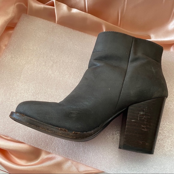UO Gray Heeled Boots 6.5 - Picture 5 of 9